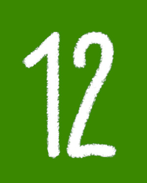 Weiße Kreidezwölf auf Grün