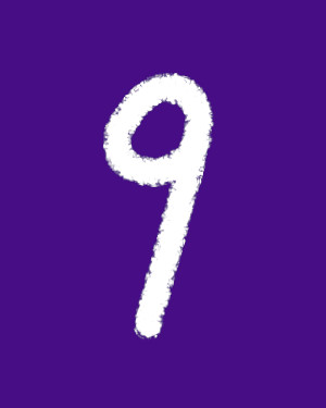 Weiße Kreideneun auf Dunkelviolett