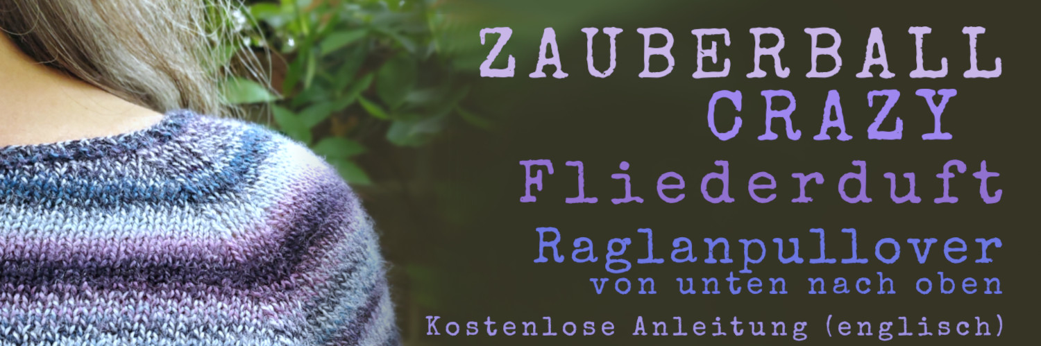 Detailaufnahme von einem Raglanpullover in blau-violett Tönen, Schriftzug: Zauberball Crazy, Fliedrduft, Raglanpullover, Kostenlose Anleitung (englisch)