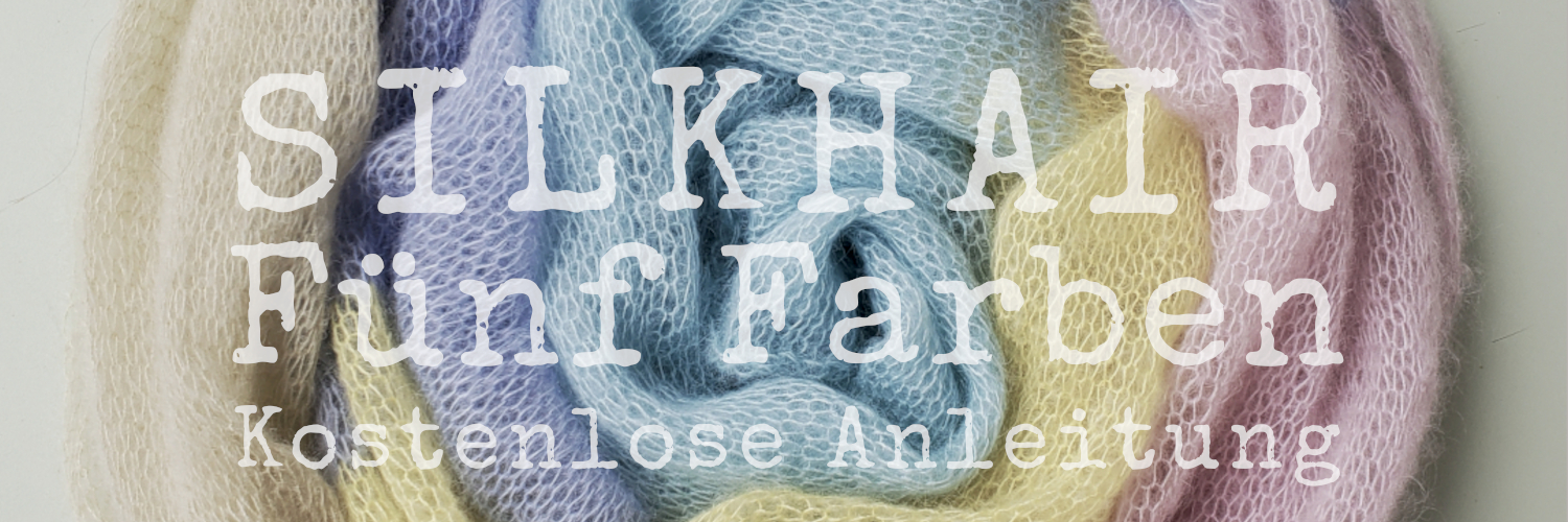 Aufsicht auf eingerollten Mohairschal in Pastellfarben, Schriftzug: Silkhair, fünf Farben, kostenlose Anleitung