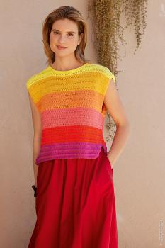 Modell trägt ein Colorblocking Top